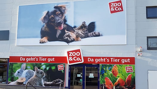 Außendarstellung des ZOO & Co. Marktes in Riesa